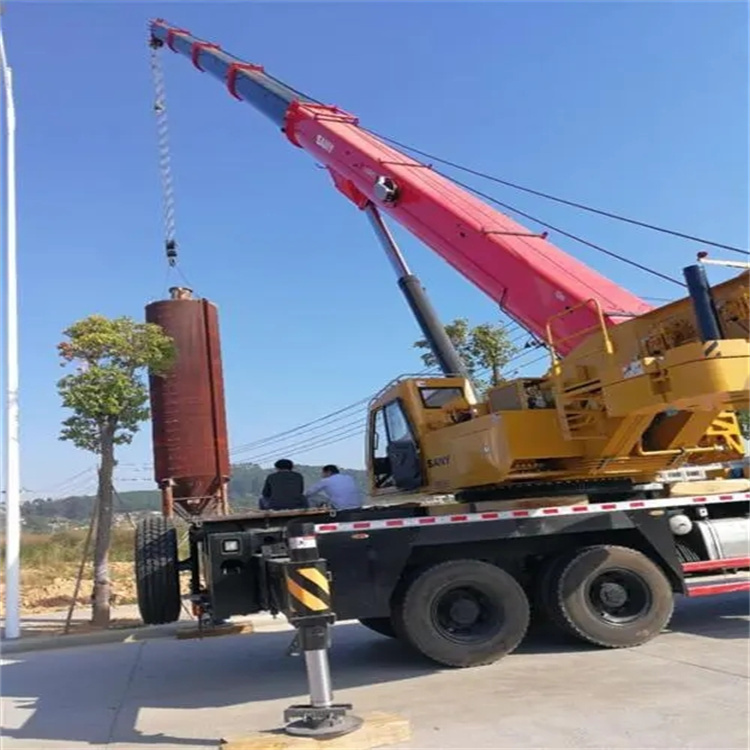 武平县吊车租赁作业时的保养和维护