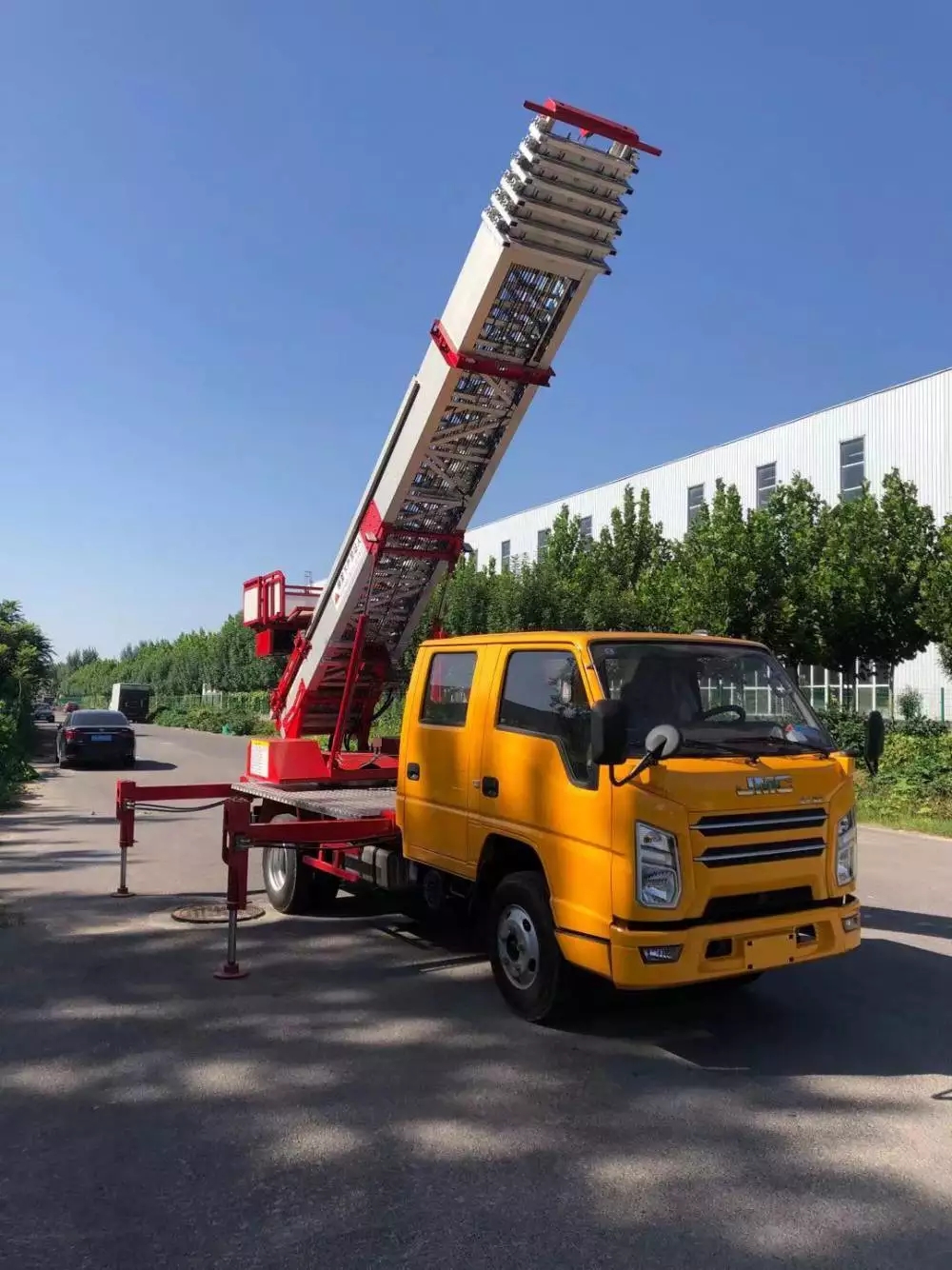 武平县附近的云梯车出租服务：轻松解决高空作业需求